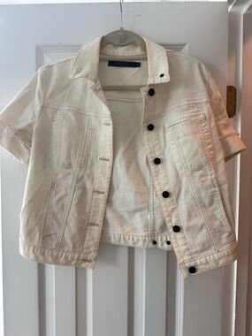 Genetic Denim Cream Short-Sleeve Jean Jacket with Black Buttons (runs small)